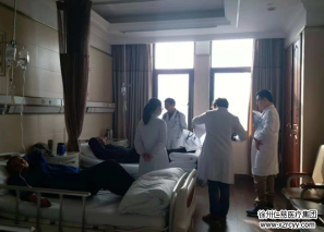 昨天，120拉來了兩個在澡堂暈倒的老人，內(nèi)科醫(yī)生：冬天別讓老人單獨進澡堂，后果你可能承受不起