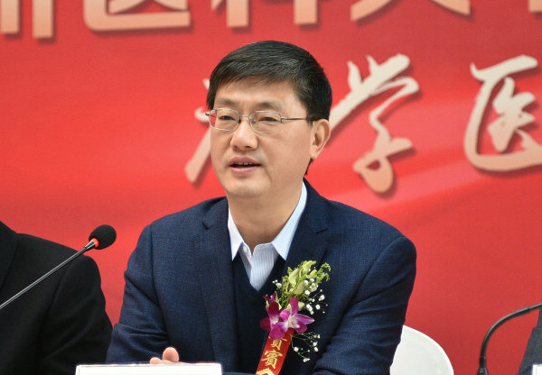 徐州醫(yī)科大學(xué)校長鄭駿年教授